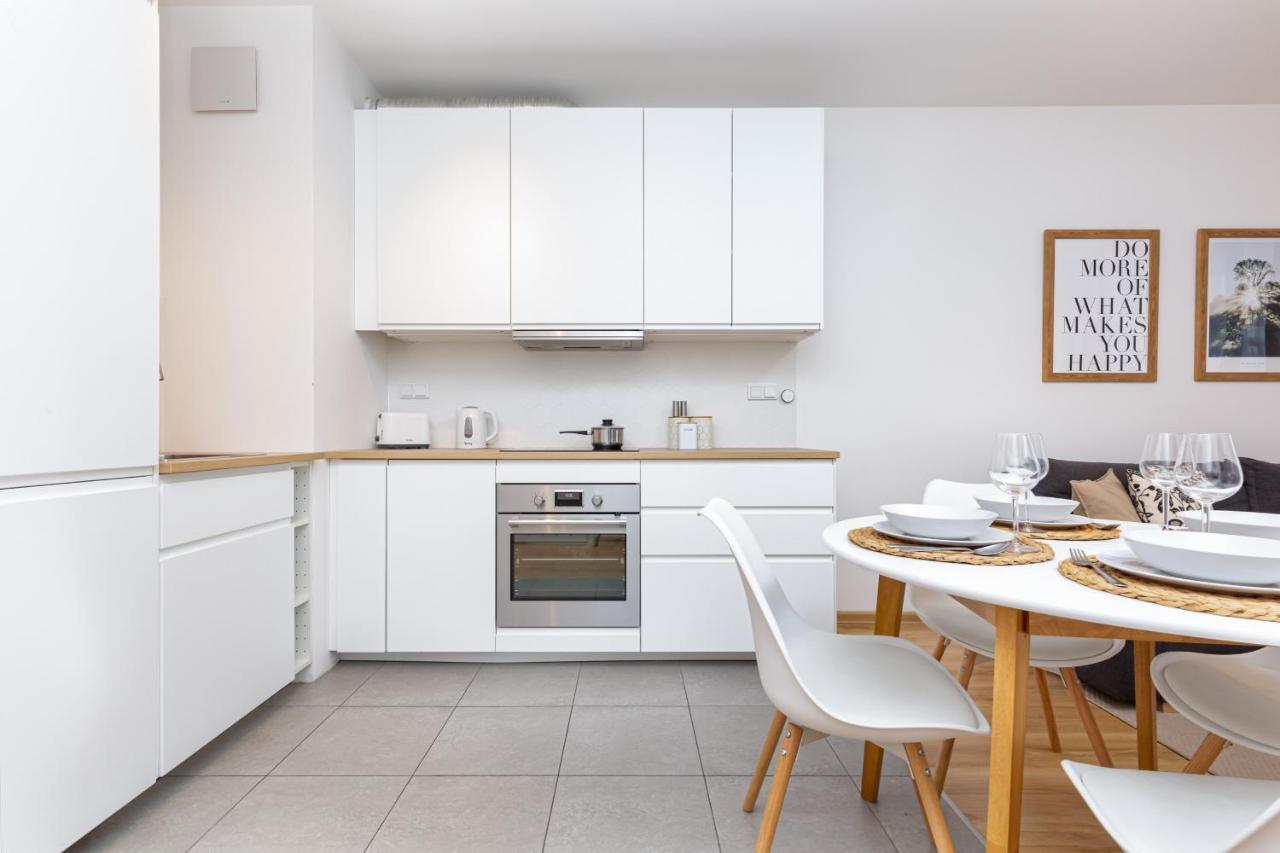 Apartments Varsovia Kasprzaka By Noclegi Renters Екстер'єр фото